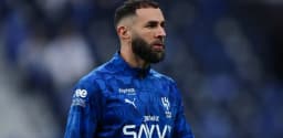 Benzema ends exit talk by backing Al Hilal stay