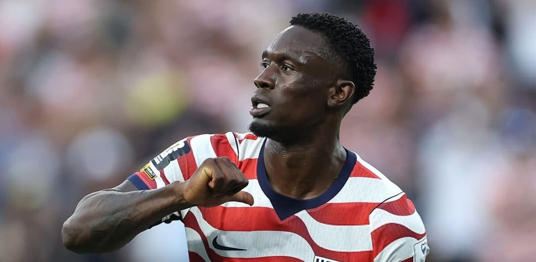 Barcelona and Villa join Tottenham in Balogun chase