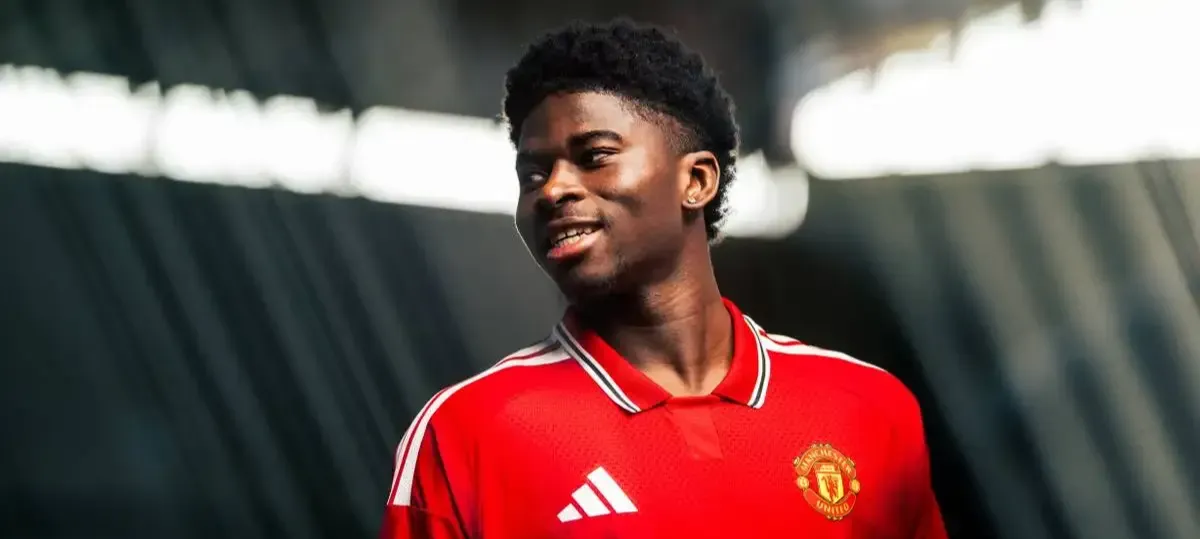 Manchester United sign Carlos Balba for £70m