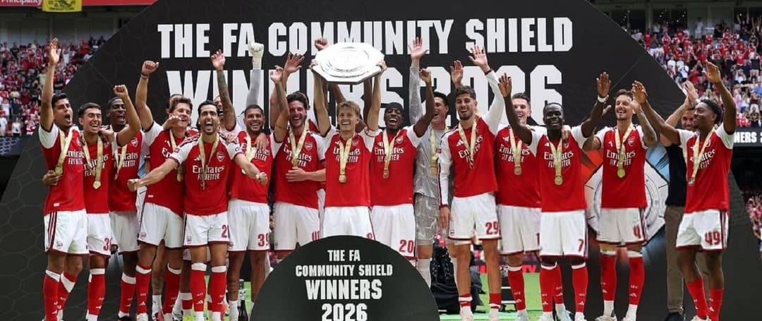 Arsenal beat Manchester City 3-0 to lift first trophy