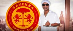 Ronaldinho returned to football after 11 years!