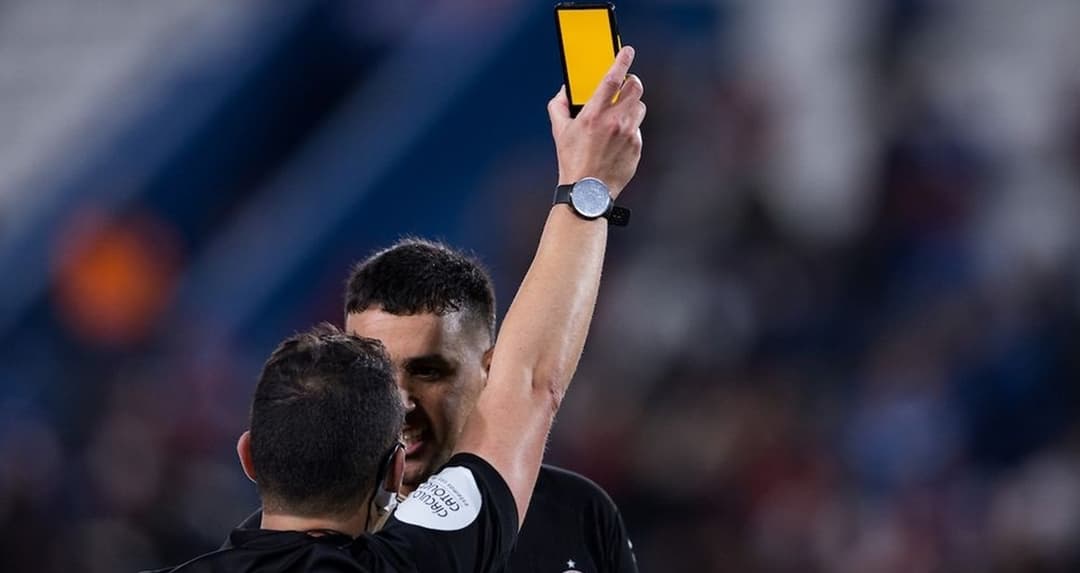 Electronic cards trialled in Uruguay Cup match