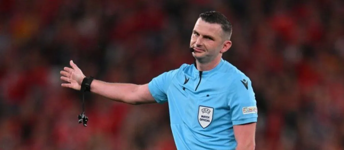 Michael Oliver to referee Barcelona against PSG
