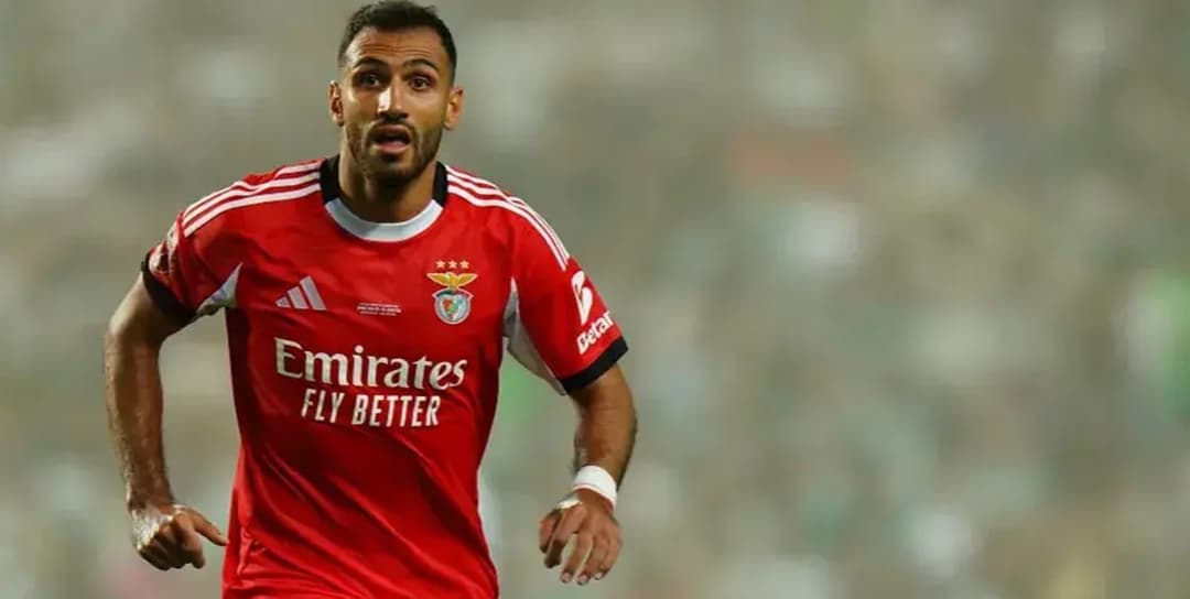 Barcelona and Tottenham Compete for Benfica's €100 Million Striker